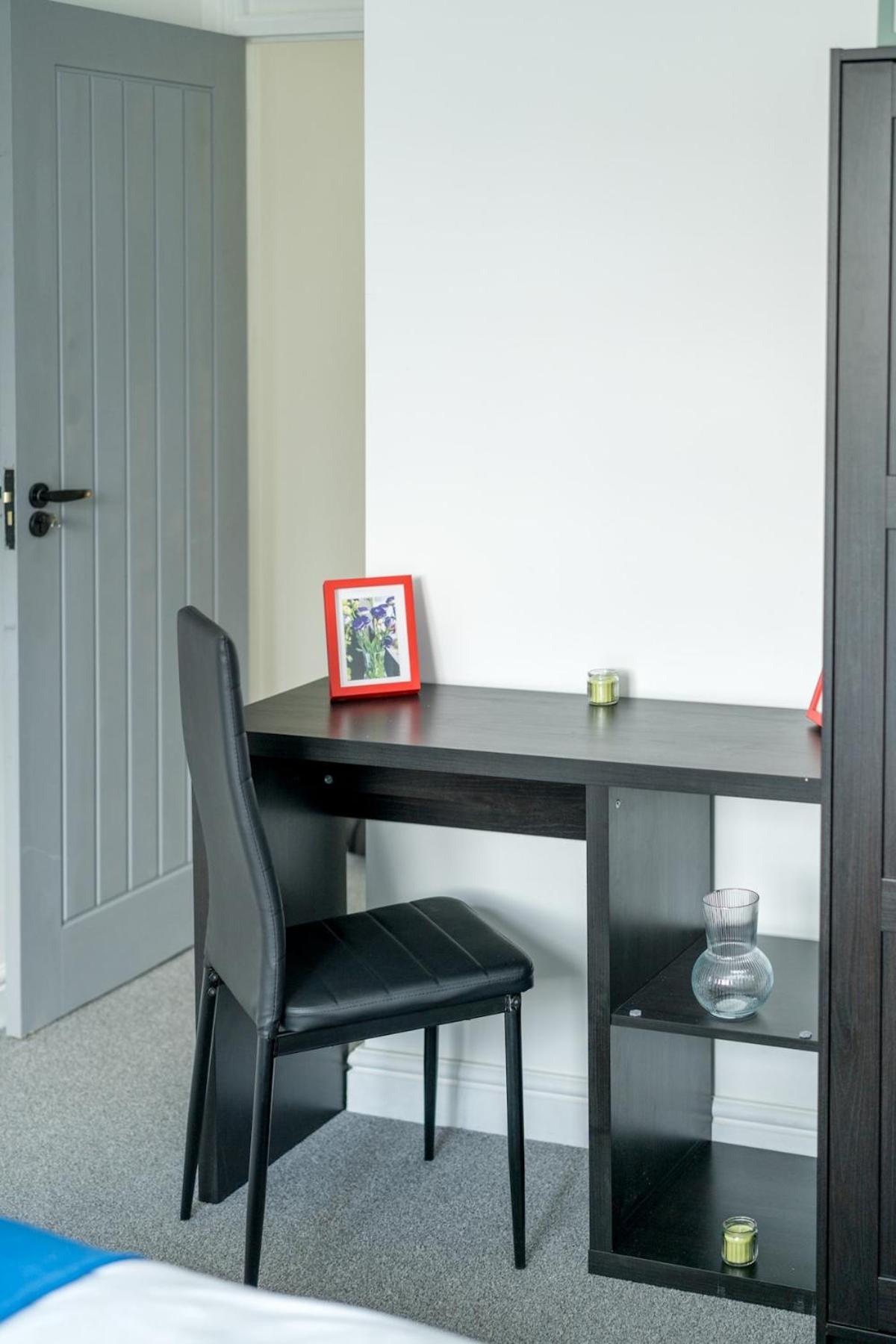 Harlesden, - Stylish Two-bedroom *